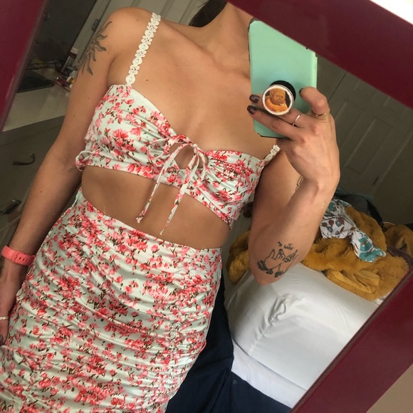 ☀️✌🏼NWOT Floral 2 Piece Set - Picture 4 of 12